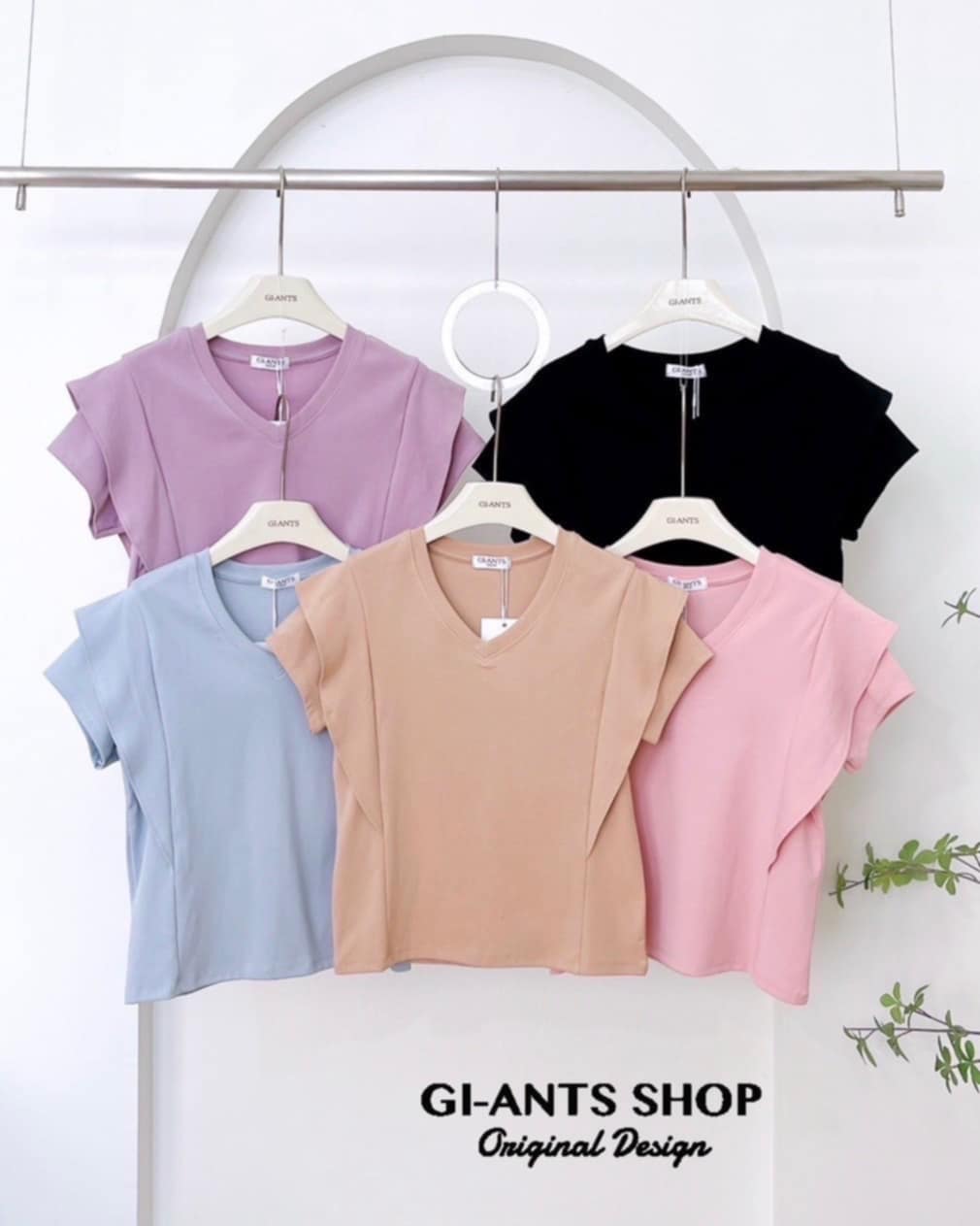 Gi-ants Vneck ruffled sleeves