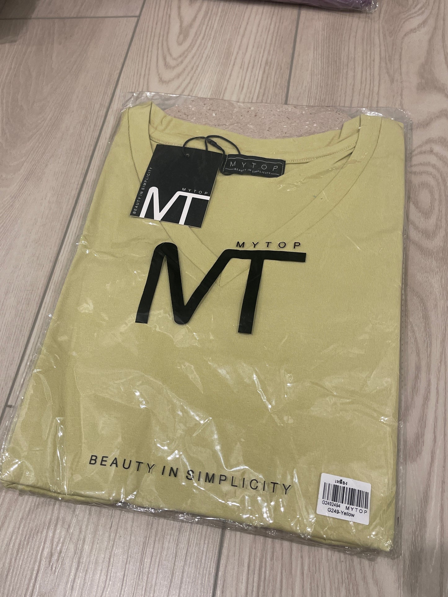 MY TOP V-neck